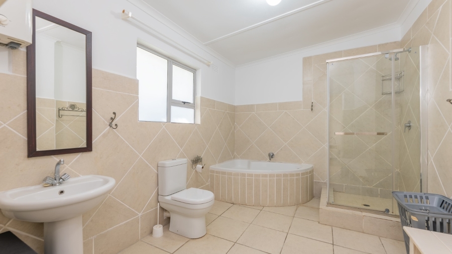 8 Bedroom Property for Sale in Struisbaai Western Cape